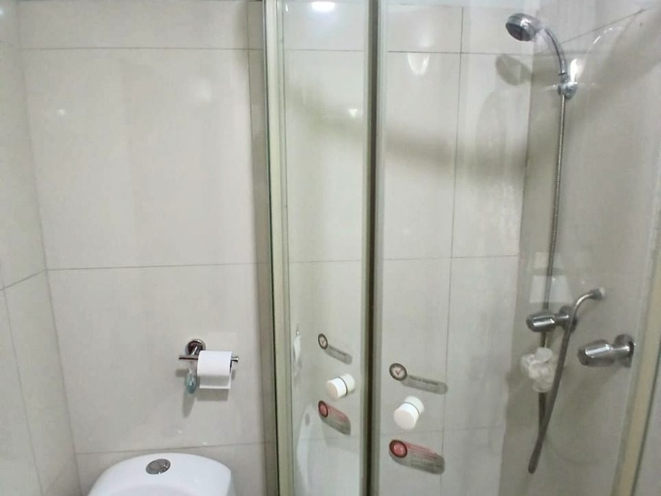 8. BAÑO COMPARTIDO