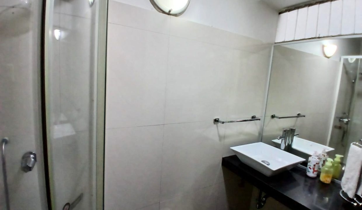 9. BAÑO COMPARTIDO 1