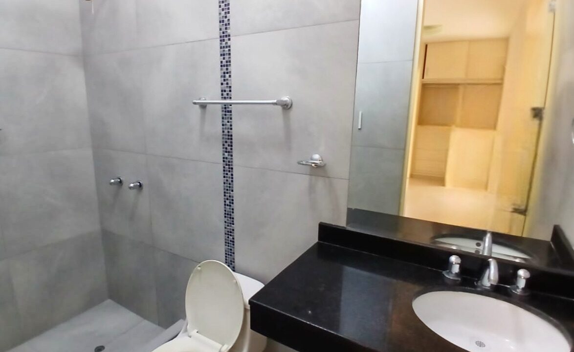 14. BAÑO 1
