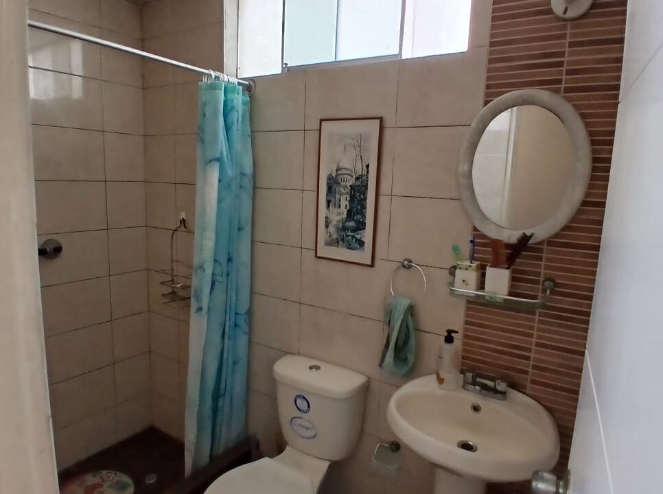 8. PISO 2 - BAÑO
